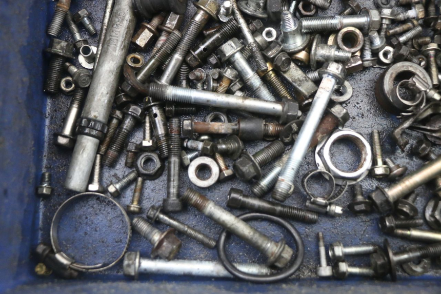 photo de ZAK SCHROEVEN EN BEVESTIGINGSMATERIAAL HONDA CBR F 1000 (1993 - 1996) - Andere kijkhoek