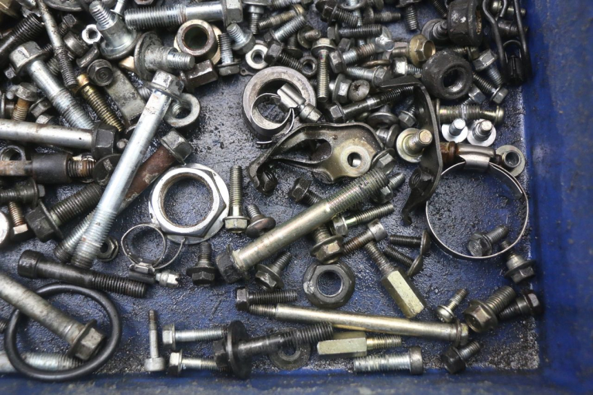 photo de ZAK SCHROEVEN EN BEVESTIGINGSMATERIAAL HONDA CBR F 1000 (1993 - 1996) - Technische close-up