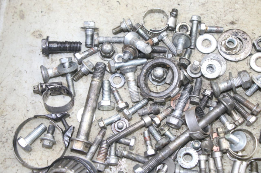 photo de ZAK SCHROEVEN EN BEVESTIGINGSMATERIAAL HONDA CR 85 (2003 - 2007) - Detail van het onderdeel