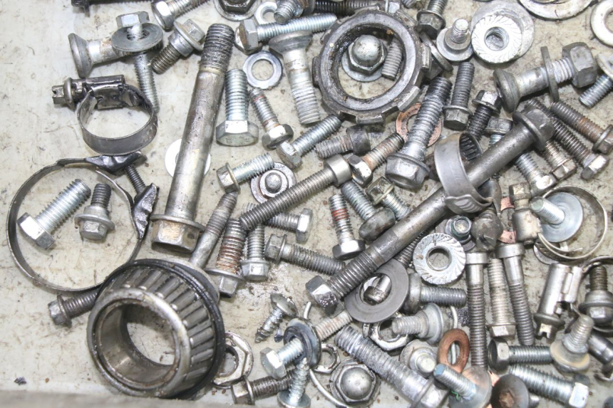 photo de ZAK SCHROEVEN EN BEVESTIGINGSMATERIAAL HONDA CR 85 (2003 - 2007) - Andere kijkhoek