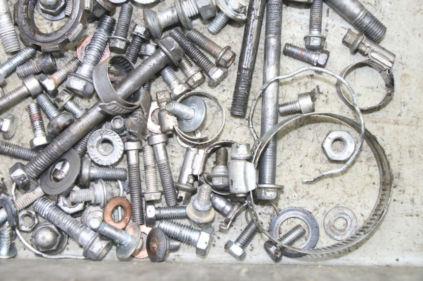 photo de ZAK SCHROEVEN EN BEVESTIGINGSMATERIAAL HONDA CR 85 (2003 - 2007) - Technische close-up