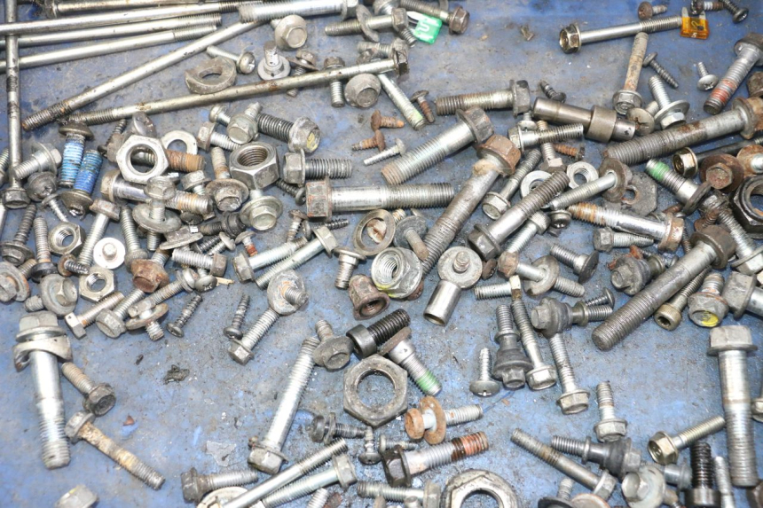 photo de ZAK SCHROEVEN EN BEVESTIGINGSMATERIAAL HONDA FES S-WING SWING 125 (2007 - 2015) - Detail van het onderdeel