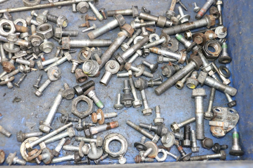 photo de ZAK SCHROEVEN EN BEVESTIGINGSMATERIAAL HONDA FES S-WING SWING 125 (2007 - 2015) - Zoom op gebruiksstaat