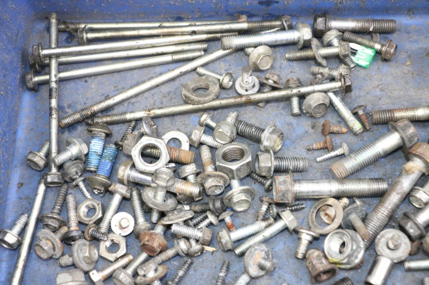 photo de ZAK SCHROEVEN EN BEVESTIGINGSMATERIAAL HONDA FES S-WING SWING 125 (2007 - 2015) - Andere kijkhoek