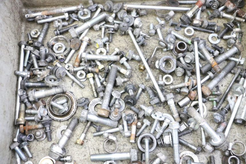 photo de ZAK SCHROEVEN EN BEVESTIGINGSMATERIAAL HONDA FES S-WING SWING ABS 125 (2007 - 2015) - Detail van het onderdeel