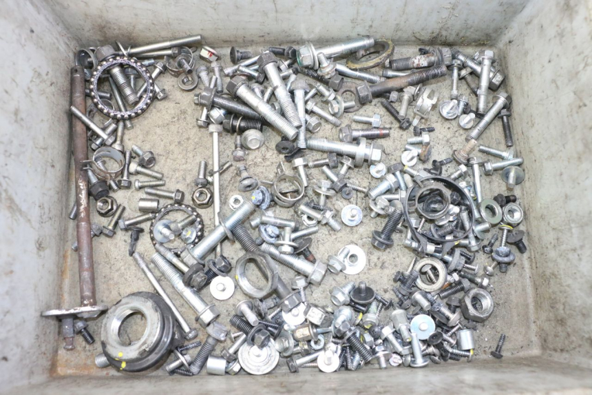 photo de ZAK SCHROEVEN EN BEVESTIGINGSMATERIAAL HONDA FORZA 125 (2021 - 2025) - Hoofdaanzicht