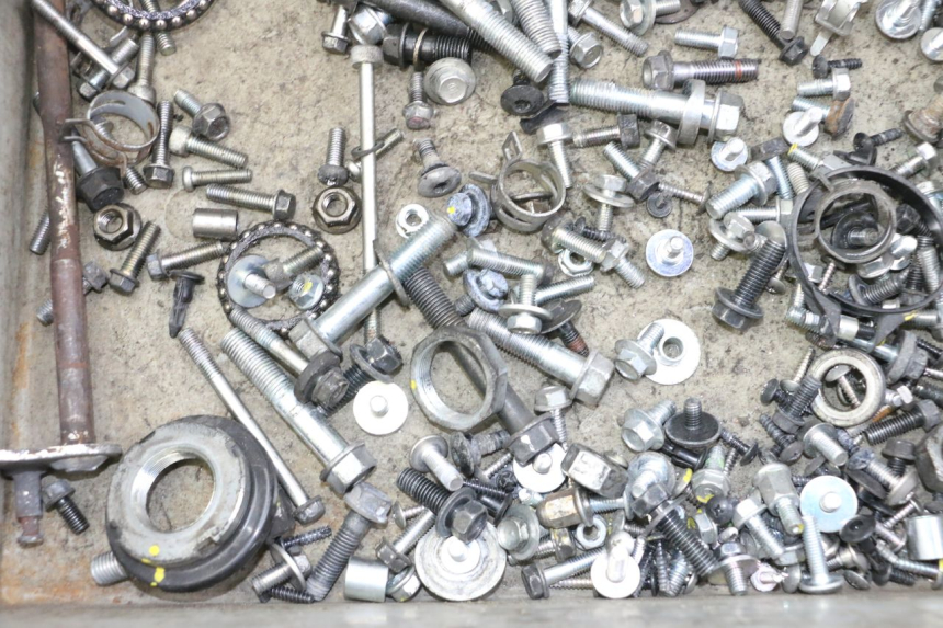 photo de ZAK SCHROEVEN EN BEVESTIGINGSMATERIAAL HONDA FORZA 125 (2021 - 2025) - Detail van het onderdeel