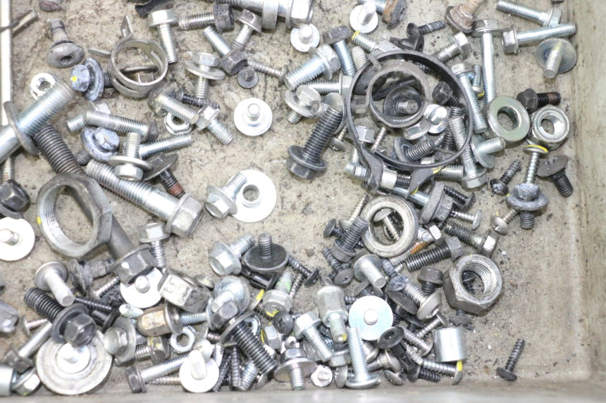 photo de ZAK SCHROEVEN EN BEVESTIGINGSMATERIAAL HONDA FORZA 125 (2021 - 2025) - Andere kijkhoek