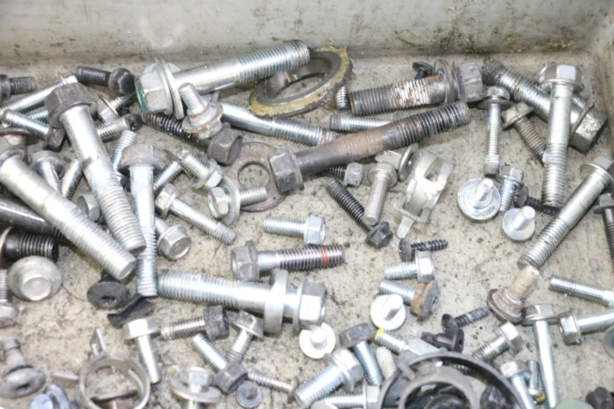 photo de ZAK SCHROEVEN EN BEVESTIGINGSMATERIAAL HONDA FORZA 125 (2021 - 2025) - Technische close-up