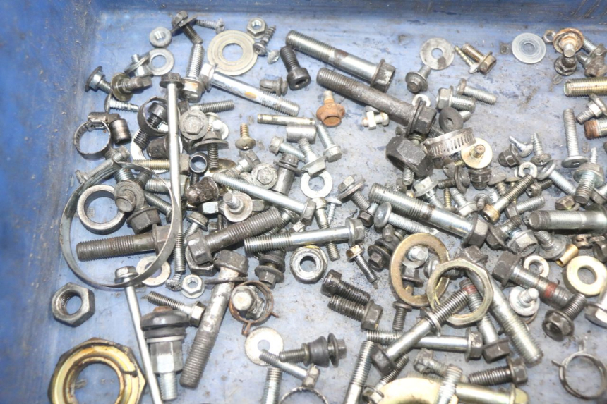 photo de ZAK SCHROEVEN EN BEVESTIGINGSMATERIAAL HONDA NES AROBASE 125 (2000 - 2003) - Detail van het onderdeel