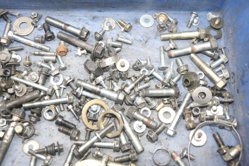 photo de ZAK SCHROEVEN EN BEVESTIGINGSMATERIAAL HONDA NES AROBASE 125 (2000 - 2003) - Zoom op gebruiksstaat