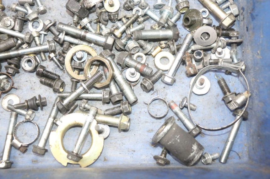 photo de ZAK SCHROEVEN EN BEVESTIGINGSMATERIAAL HONDA NES AROBASE 125 (2000 - 2003) - Technische close-up