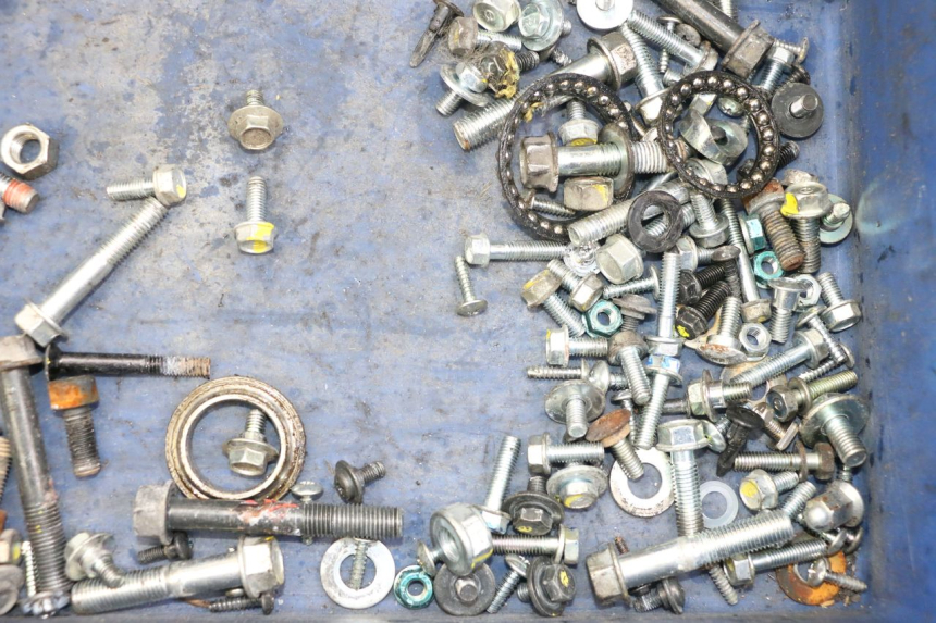 photo de ZAK SCHROEVEN EN BEVESTIGINGSMATERIAAL HONDA PCX (JF57/JF64) 125 (2014 - 2018) - Zoom op gebruiksstaat