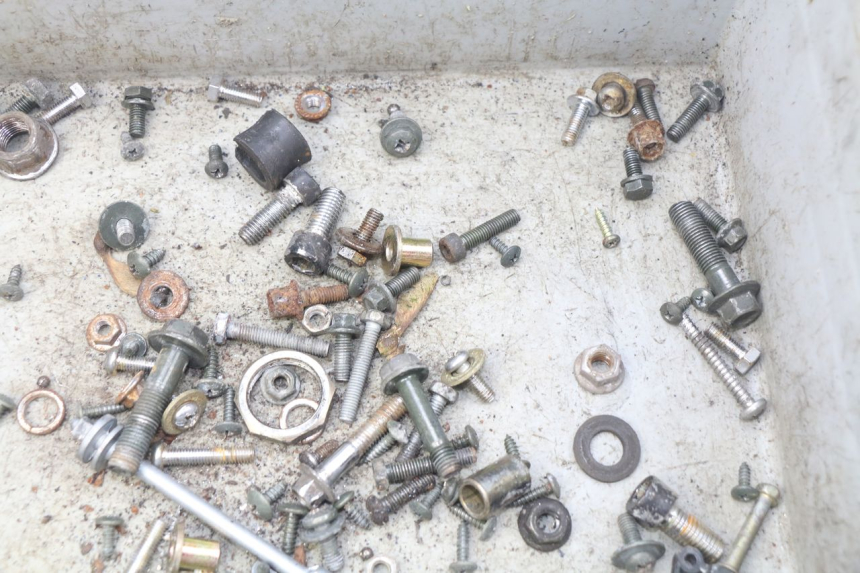 photo de ZAK SCHROEVEN EN BEVESTIGINGSMATERIAAL KEEWAY HURRICANE 50 (2006 - 2019) - Detail van het onderdeel