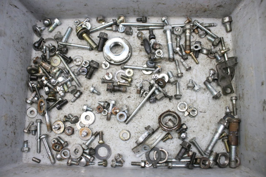 photo de ZAK SCHROEVEN EN BEVESTIGINGSMATERIAAL SYM HUSKY 125 (1999 - 2005) - Detail van het onderdeel