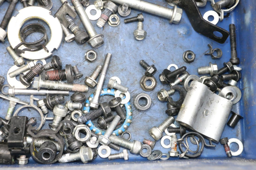 photo de ZAK SCHROEVEN EN BEVESTIGINGSMATERIAAL HUSQVARNA SVARTPILEN 401 (2018 - 2023) - Zoom op gebruiksstaat