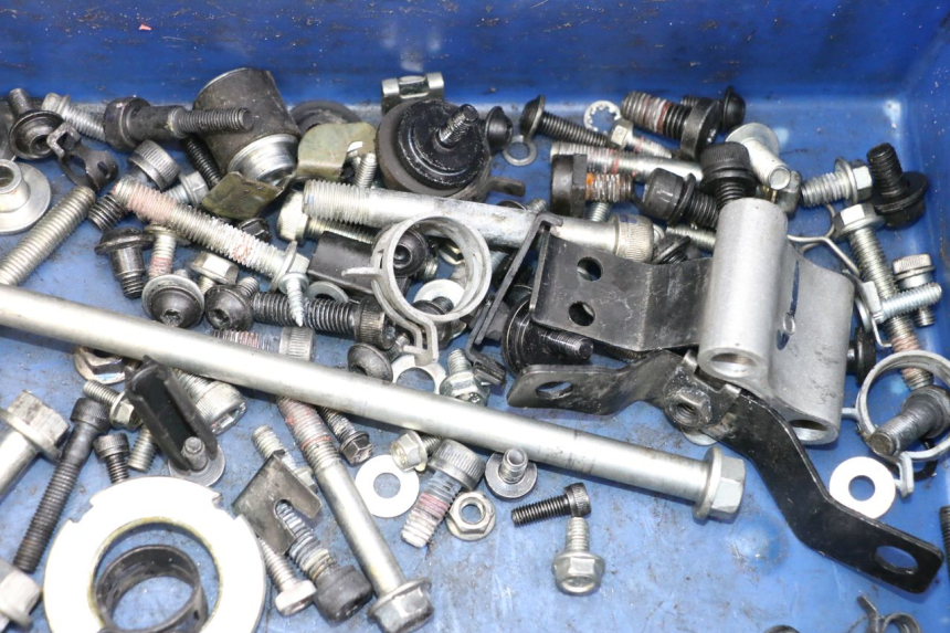 photo de ZAK SCHROEVEN EN BEVESTIGINGSMATERIAAL HUSQVARNA SVARTPILEN 401 (2018 - 2023) - Andere kijkhoek