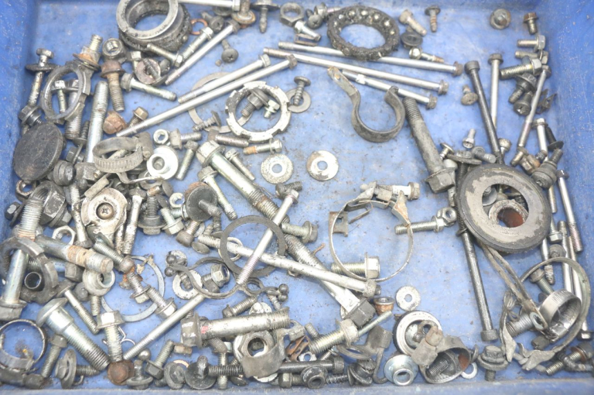 photo de ZAK SCHROEVEN EN BEVESTIGINGSMATERIAAL YAMAHA HW XENTER 125 (2011 - 2017) - Detail van het onderdeel