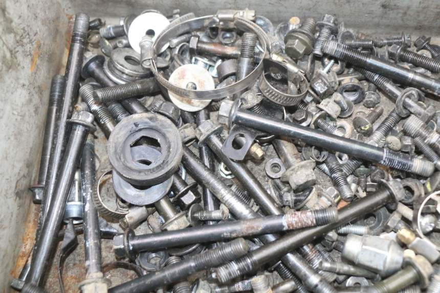 photo de ZAK SCHROEVEN EN BEVESTIGINGSMATERIAAL HYTRACK HY S 4X4 410 (2013 - 2016) - Detail van het onderdeel