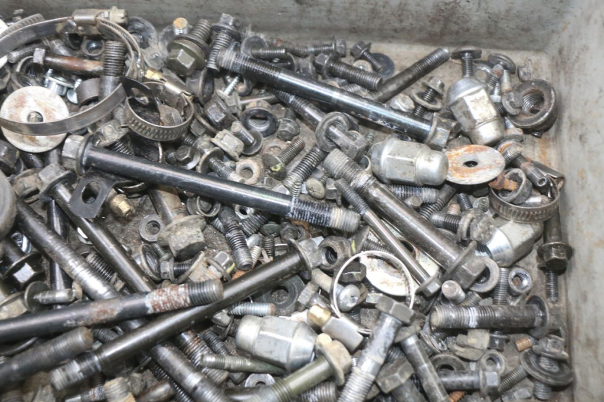 photo de ZAK SCHROEVEN EN BEVESTIGINGSMATERIAAL HYTRACK HY S 4X4 410 (2013 - 2016) - Zoom op gebruiksstaat