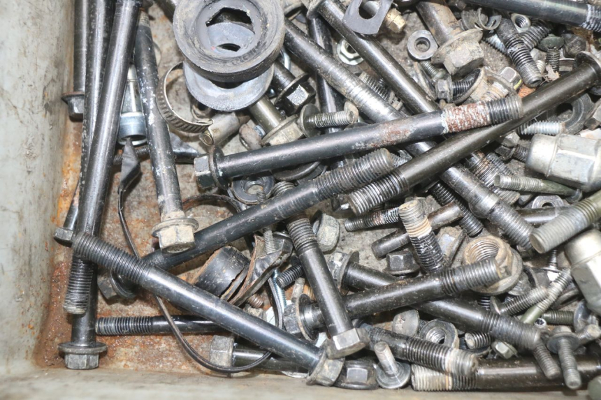 photo de ZAK SCHROEVEN EN BEVESTIGINGSMATERIAAL HYTRACK HY S 4X4 410 (2013 - 2016) - Andere kijkhoek