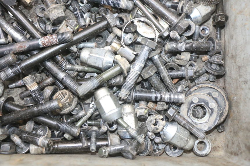 photo de ZAK SCHROEVEN EN BEVESTIGINGSMATERIAAL HYTRACK HY S 4X4 410 (2013 - 2016) - Technische close-up