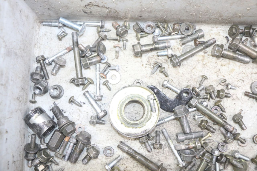 photo de ZAK SCHROEVEN EN BEVESTIGINGSMATERIAAL REVATTO IMPERATOR 125 (2007 - 2015) - Technische close-up