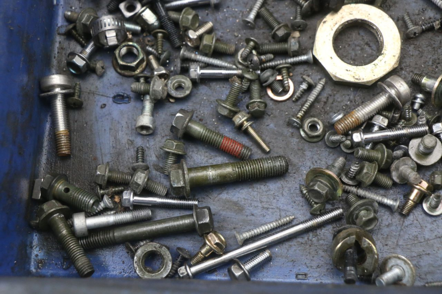 photo de ZAK SCHROEVEN EN BEVESTIGINGSMATERIAAL SYM JET 14 4T 50 (2018 - 2022) - Detail van het onderdeel