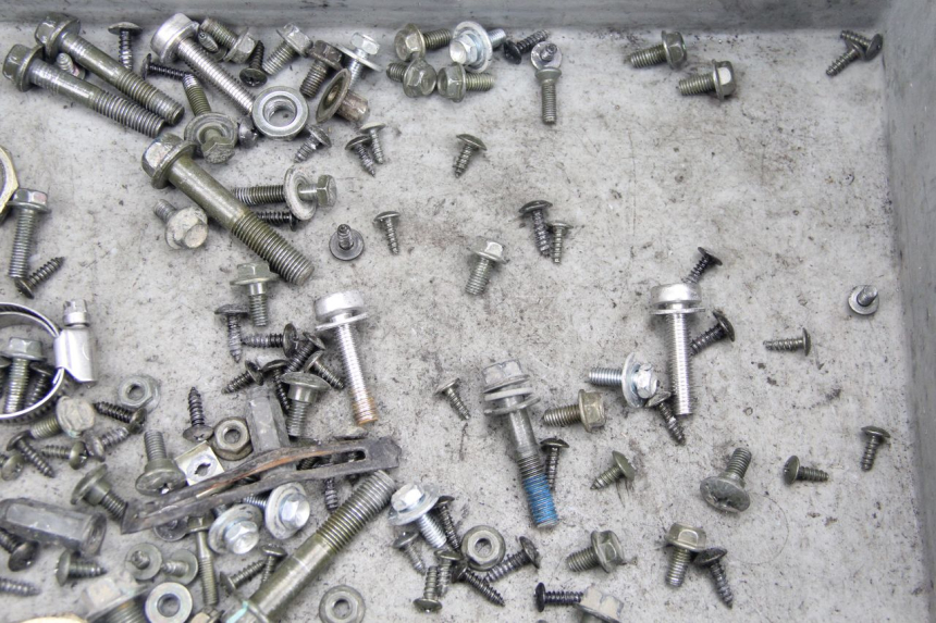 photo de ZAK SCHROEVEN EN BEVESTIGINGSMATERIAAL SYM JET 4 4T 50 (2018 - 2021) - Zoom op gebruiksstaat