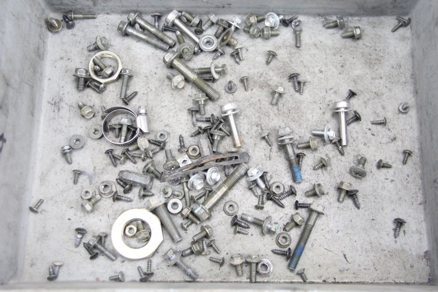 photo de ZAK SCHROEVEN EN BEVESTIGINGSMATERIAAL SYM JET 4 4T 50 (2018 - 2021) - Technische close-up