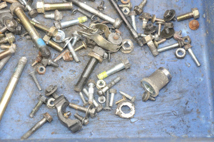 photo de ZAK SCHROEVEN EN BEVESTIGINGSMATERIAAL SYM JET SPORT XR 50 (2006 - 2015) - Zoom op gebruiksstaat