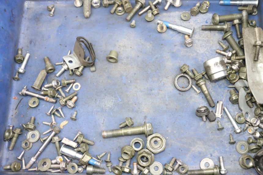 photo de ZAK SCHROEVEN EN BEVESTIGINGSMATERIAAL JM MOTORS VX 125 (2022 - 2025) - Detail van het onderdeel