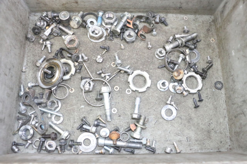 photo de ZAK SCHROEVEN EN BEVESTIGINGSMATERIAAL YAMAHA JOG R 50 (2004 - 2014) - Hoofdaanzicht