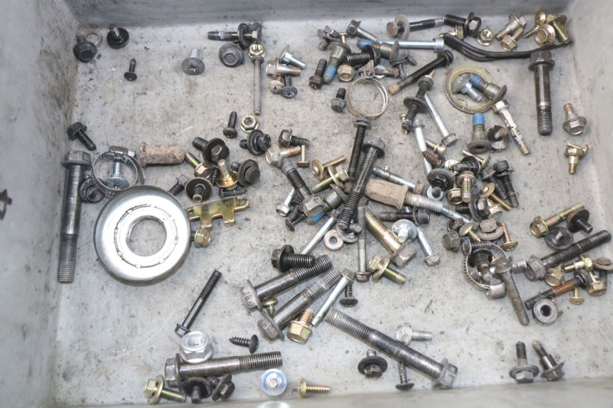 photo de ZAK SCHROEVEN EN BEVESTIGINGSMATERIAAL SYM JOYMAX 250 (2013 - 2017) - Detail van het onderdeel