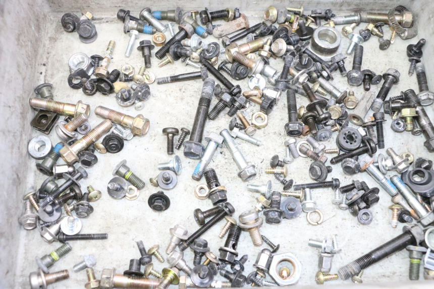 photo de ZAK SCHROEVEN EN BEVESTIGINGSMATERIAAL SYM JOYMAX 125 (2010 - 2017) - Detail van het onderdeel