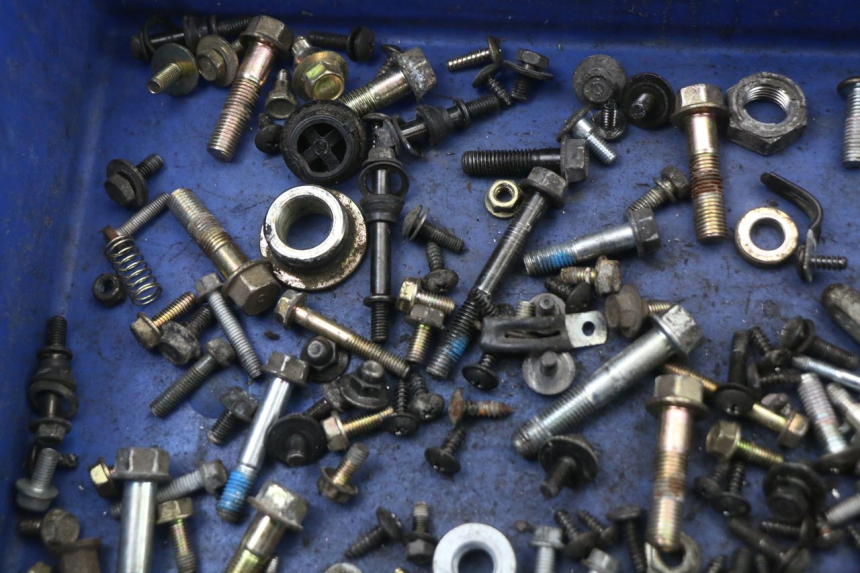 photo de ZAK SCHROEVEN EN BEVESTIGINGSMATERIAAL SYM JOYRIDE EVO 125 (2009 - 2016) - Detail van het onderdeel