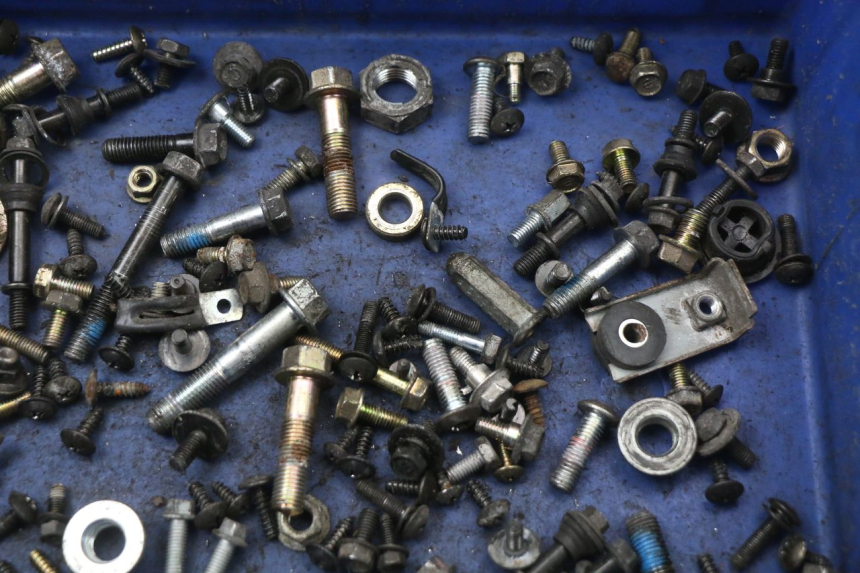 photo de ZAK SCHROEVEN EN BEVESTIGINGSMATERIAAL SYM JOYRIDE EVO 125 (2009 - 2016) - Zoom op gebruiksstaat