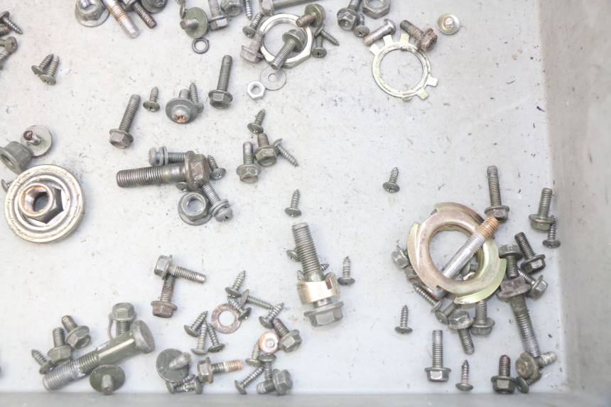 photo de ZAK SCHROEVEN EN BEVESTIGINGSMATERIAAL RIDE JUMP 2T 50 (2012 - 2017) - Zoom op gebruiksstaat