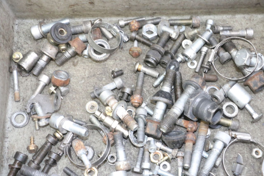 photo de ZAK SCHROEVEN EN BEVESTIGINGSMATERIAAL BMW K 75 RT 750 (1989 - 1997) - Detail van het onderdeel