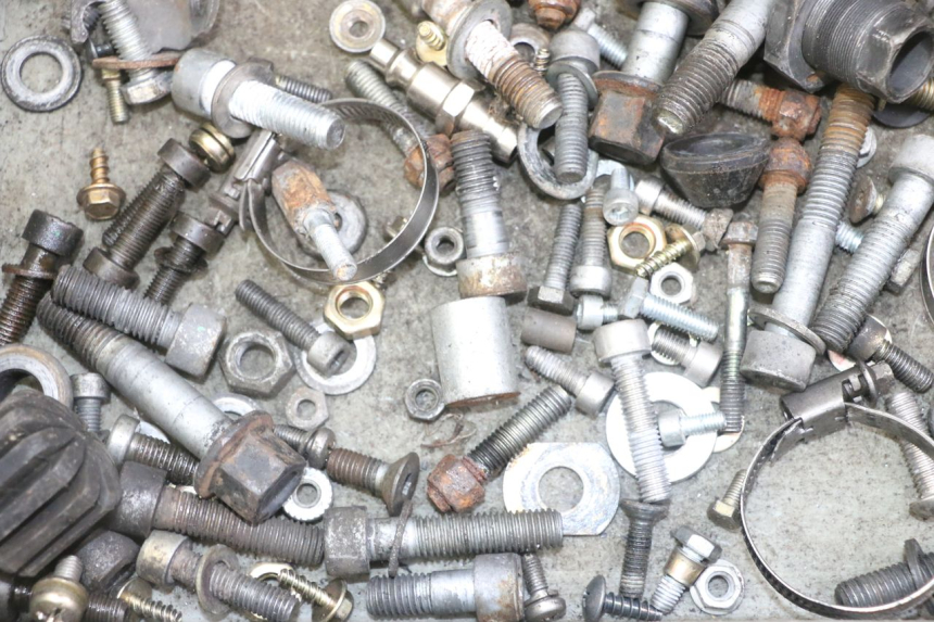 photo de ZAK SCHROEVEN EN BEVESTIGINGSMATERIAAL BMW K 75 RT 750 (1989 - 1997) - Zoom op gebruiksstaat