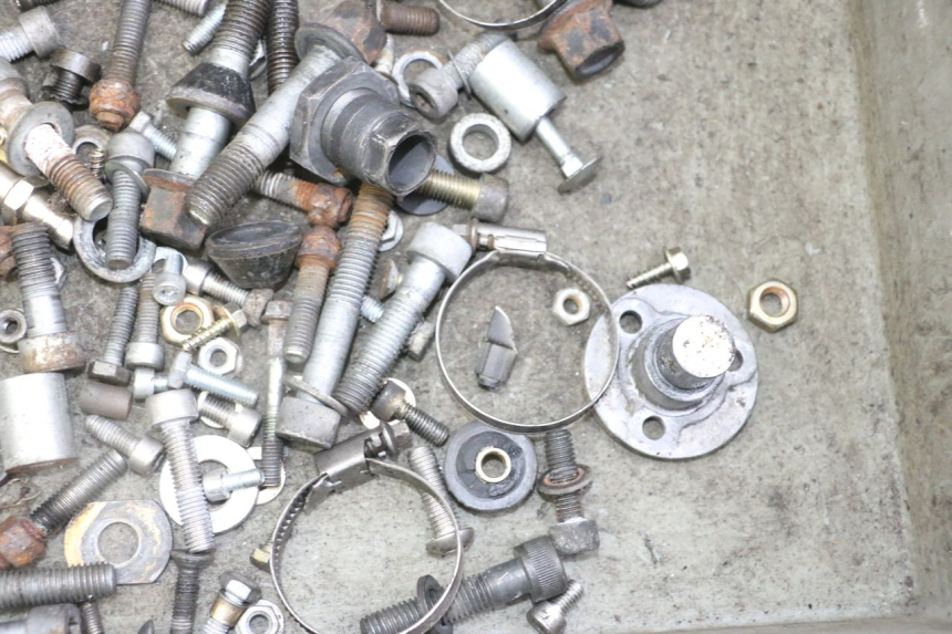 photo de ZAK SCHROEVEN EN BEVESTIGINGSMATERIAAL BMW K 75 RT 750 (1989 - 1997) - Andere kijkhoek