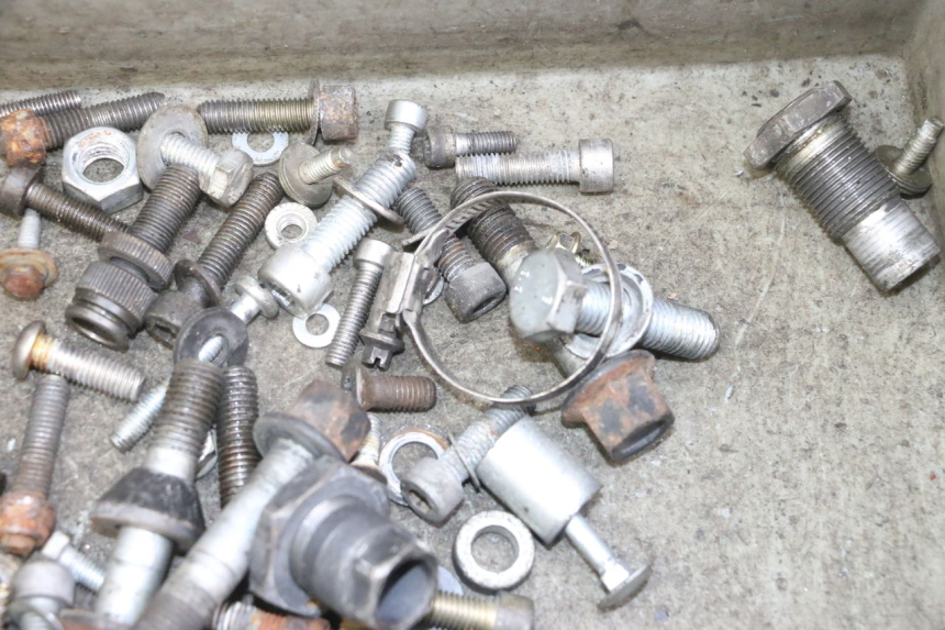 photo de ZAK SCHROEVEN EN BEVESTIGINGSMATERIAAL BMW K 75 RT 750 (1989 - 1997) - Technische close-up