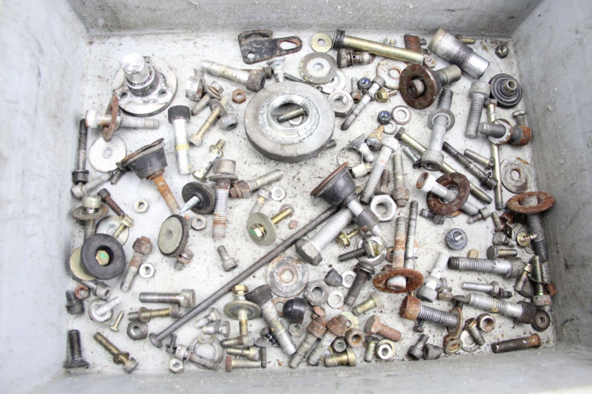 photo de ZAK SCHROEVEN EN BEVESTIGINGSMATERIAAL BMW K100 1000 (1982 - 1990) - Hoofdaanzicht