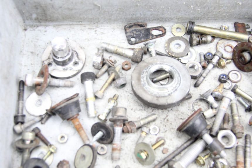 photo de ZAK SCHROEVEN EN BEVESTIGINGSMATERIAAL BMW K100 1000 (1982 - 1990) - Technische close-up