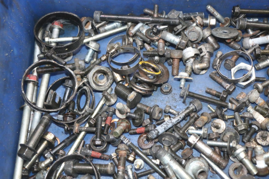 photo de ZAK SCHROEVEN EN BEVESTIGINGSMATERIAAL KAWASAKI GTR 1000 (1994 - 2004) - Detail van het onderdeel