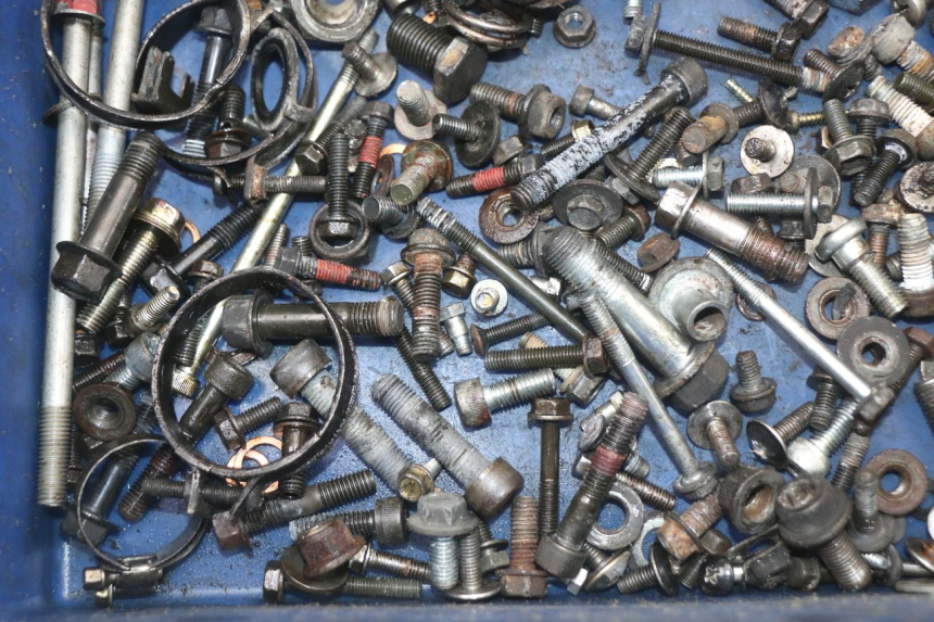 photo de ZAK SCHROEVEN EN BEVESTIGINGSMATERIAAL KAWASAKI GTR 1000 (1994 - 2004) - Andere kijkhoek