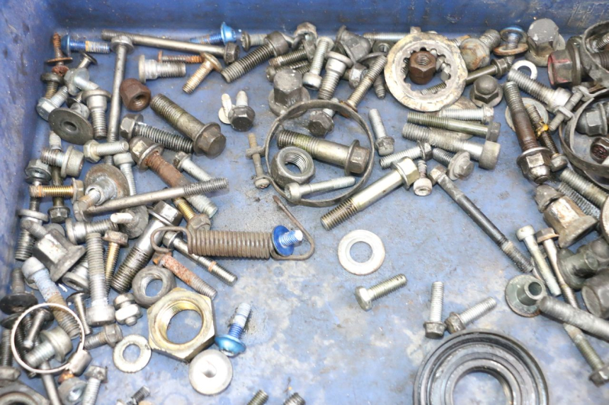 photo de ZAK SCHROEVEN EN BEVESTIGINGSMATERIAAL KAWASAKI ZR7 ZR-7 S 750 (1999 - 2004) - Detail van het onderdeel