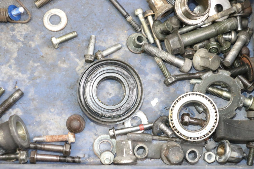 photo de ZAK SCHROEVEN EN BEVESTIGINGSMATERIAAL KAWASAKI ZR7 ZR-7 S 750 (1999 - 2004) - Zoom op gebruiksstaat