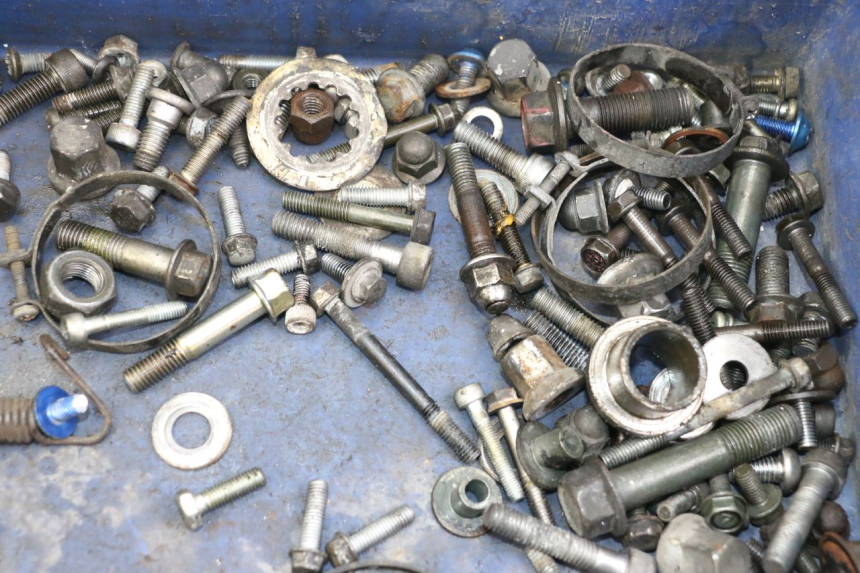 photo de ZAK SCHROEVEN EN BEVESTIGINGSMATERIAAL KAWASAKI ZR7 ZR-7 S 750 (1999 - 2004) - Andere kijkhoek