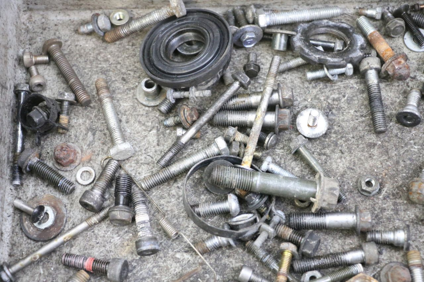 photo de ZAK SCHROEVEN EN BEVESTIGINGSMATERIAAL KAWASAKI ZR7 ZR-7 S 750 (1999 - 2004) - Detail van het onderdeel